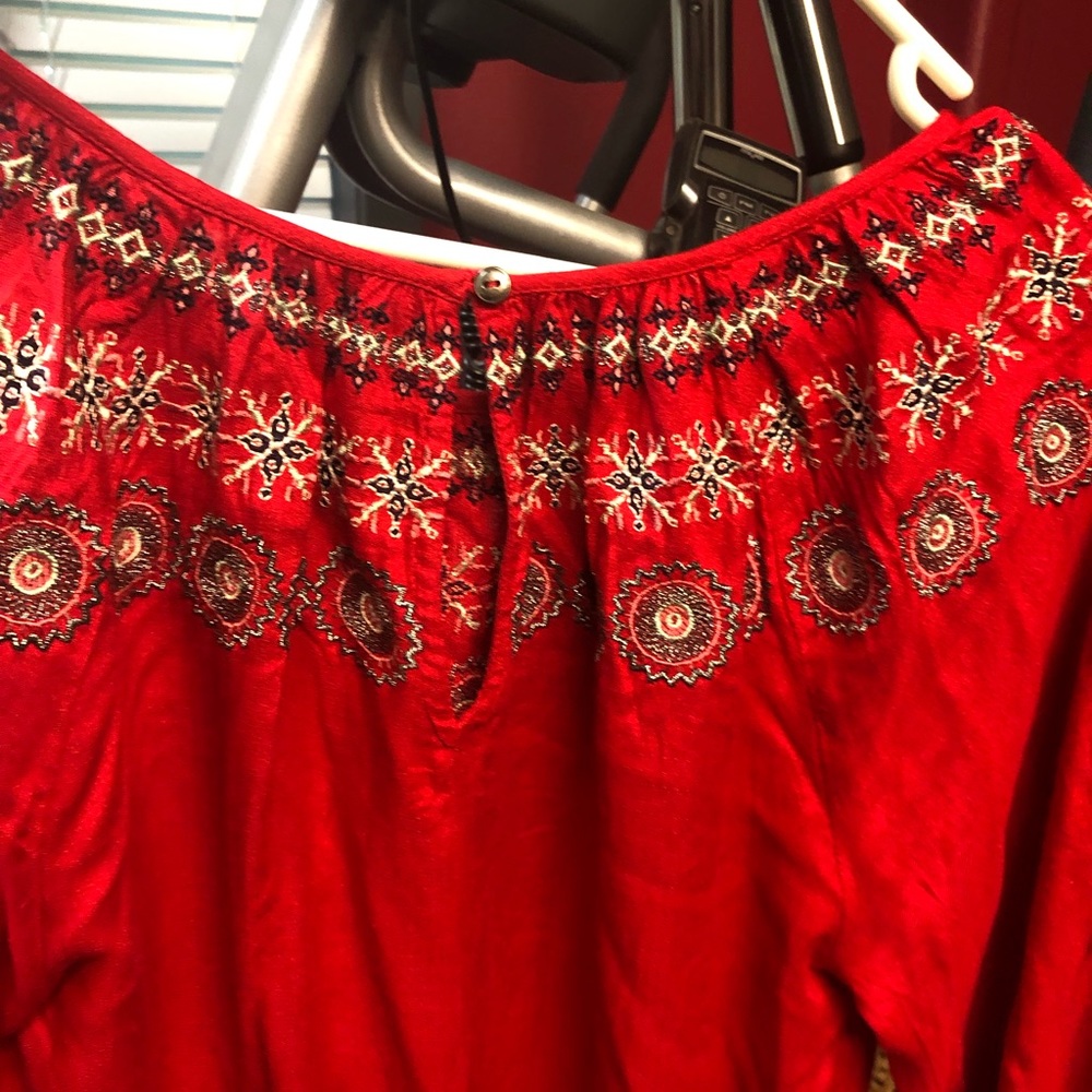 Red blouse - Picture 3 of 6